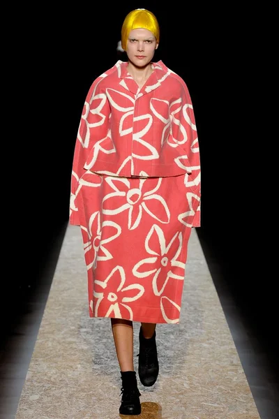 Look 13
